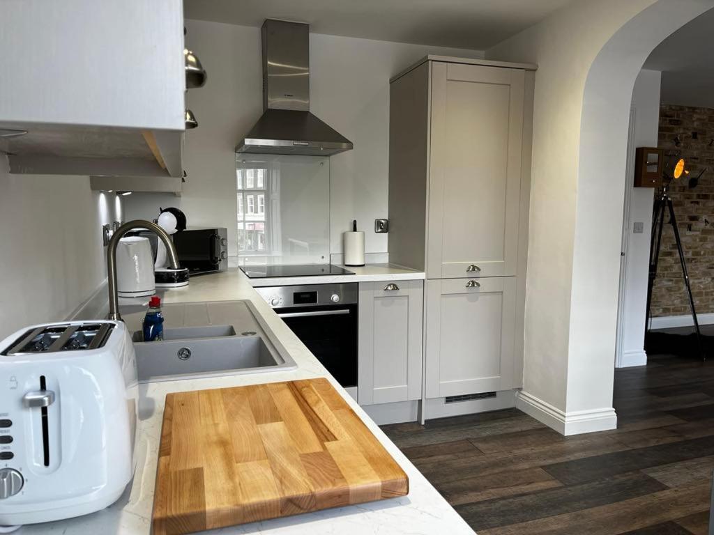 Sterling Stylish 2 Bedroom Central Modern Apartment Darlington  Exterior photo